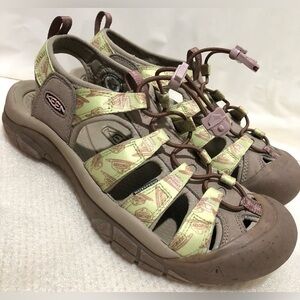 Keen Women’s size 10 Water Sandals Newport Closed Toe Smokey Bear
